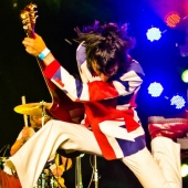 Dante DiCarlo of Who's Next doing his best Pete Townsend