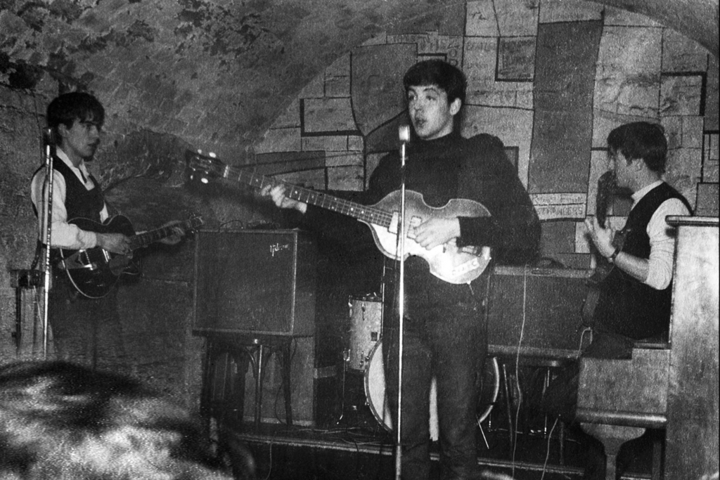 Paul McCartney's Höfner guitar - #TraceTheBass - Cavern Club